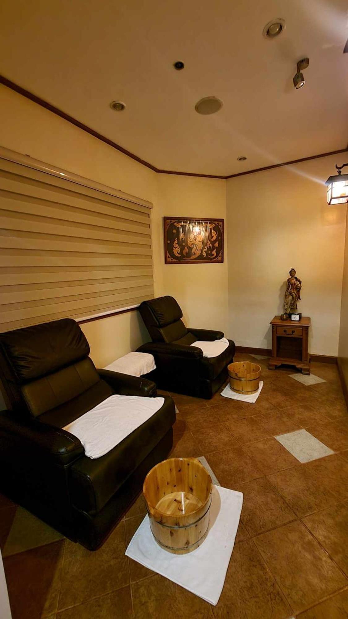 Family Room,2 King Bed Privately Owned At The Forest Lodge By Mist And Pine Baguio City Exterior photo